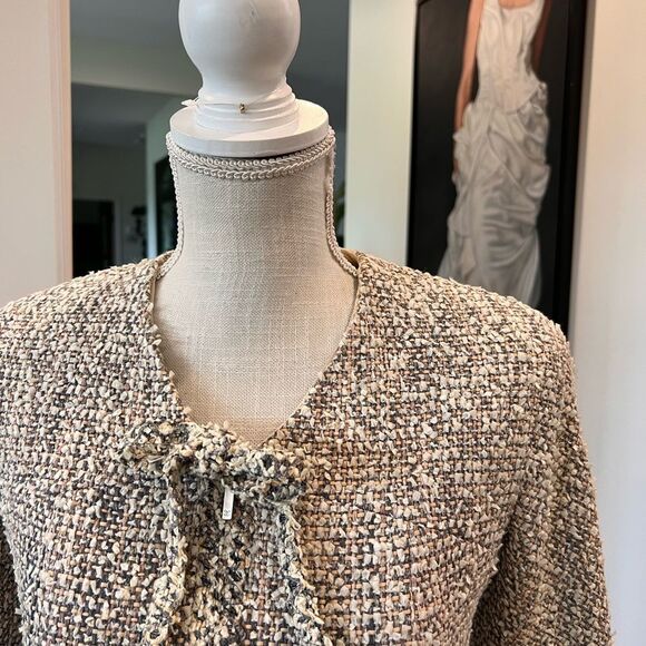CHANEL Textured Tweed Suit Size 38 - Picture 5 of 14
